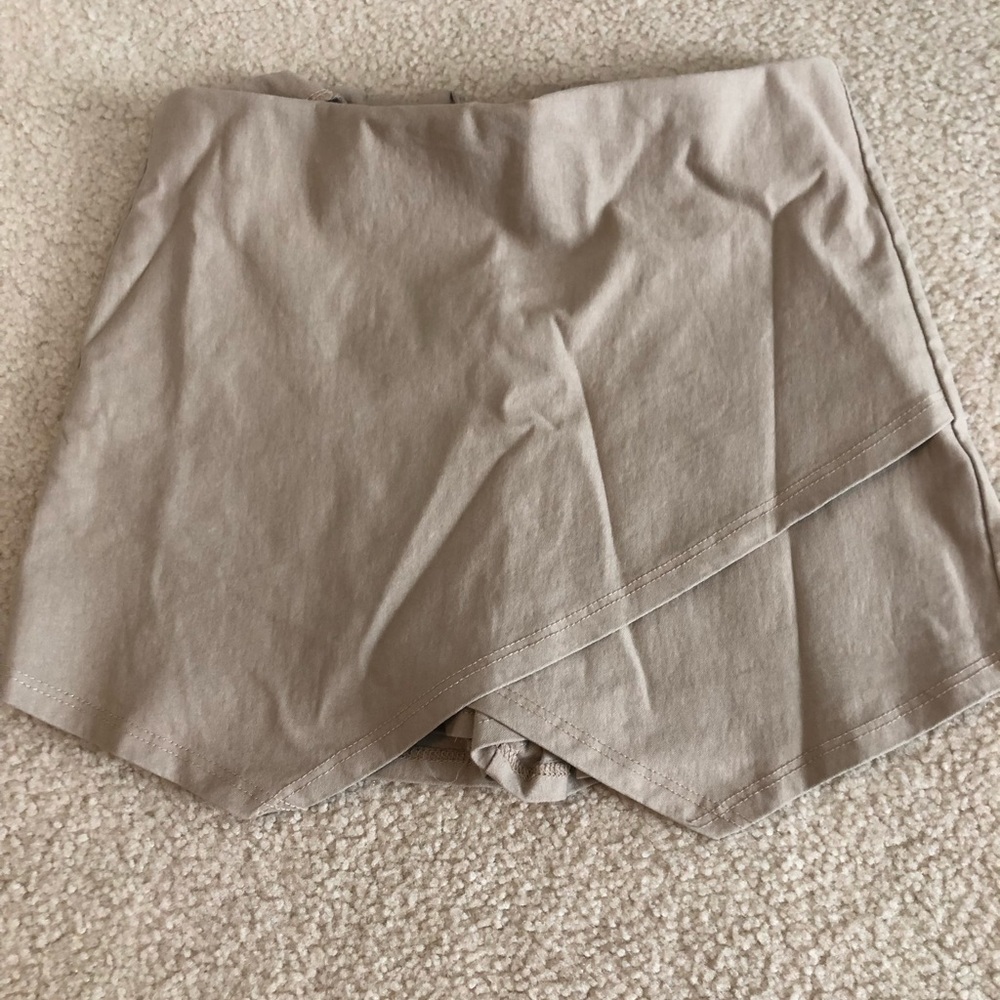 Size small envelope skirt (khaki)